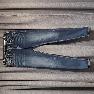 Silver Suki Skinny mid rise jeans. 29 x 31